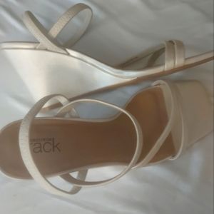 Nordstrom rack high heel gold shoe
